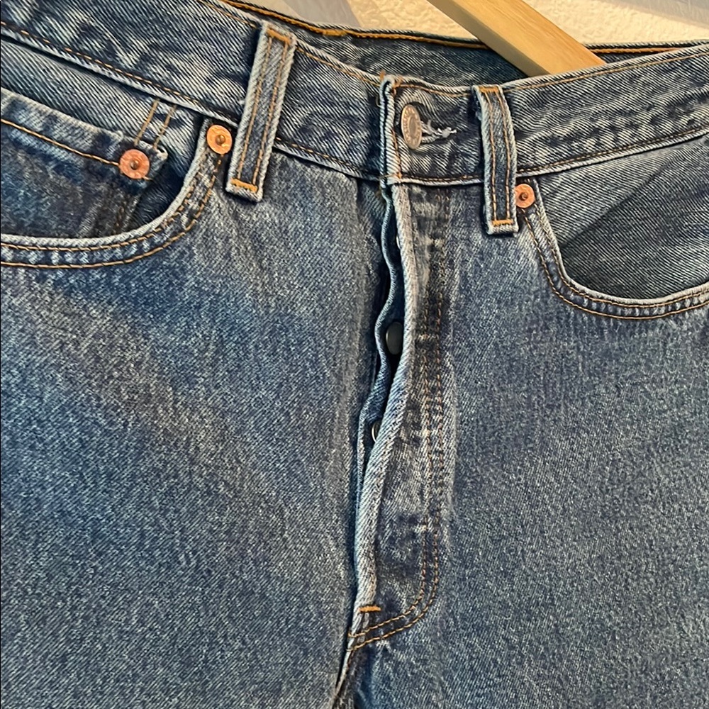 Levi’s Woman’s 501 Classic Straight Leg Blue Jeans, Size 31 x 32, EUC - Picture 4 of 13